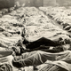 Morgue improvisada tras el accidente. Imagen: Bettmann/CORBIS